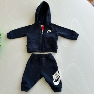 Nike BABY jogging set - size 0-6 Months